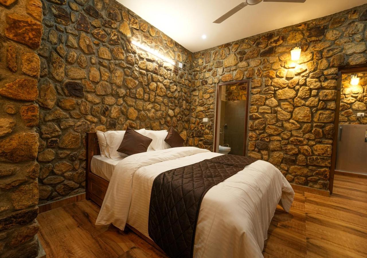 Tiyans Stone Castle Private Tea Villa Vagamon By Voye Homes Bagian luar foto