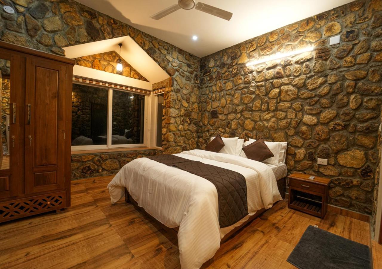 Tiyans Stone Castle Private Tea Villa Vagamon By Voye Homes Bagian luar foto