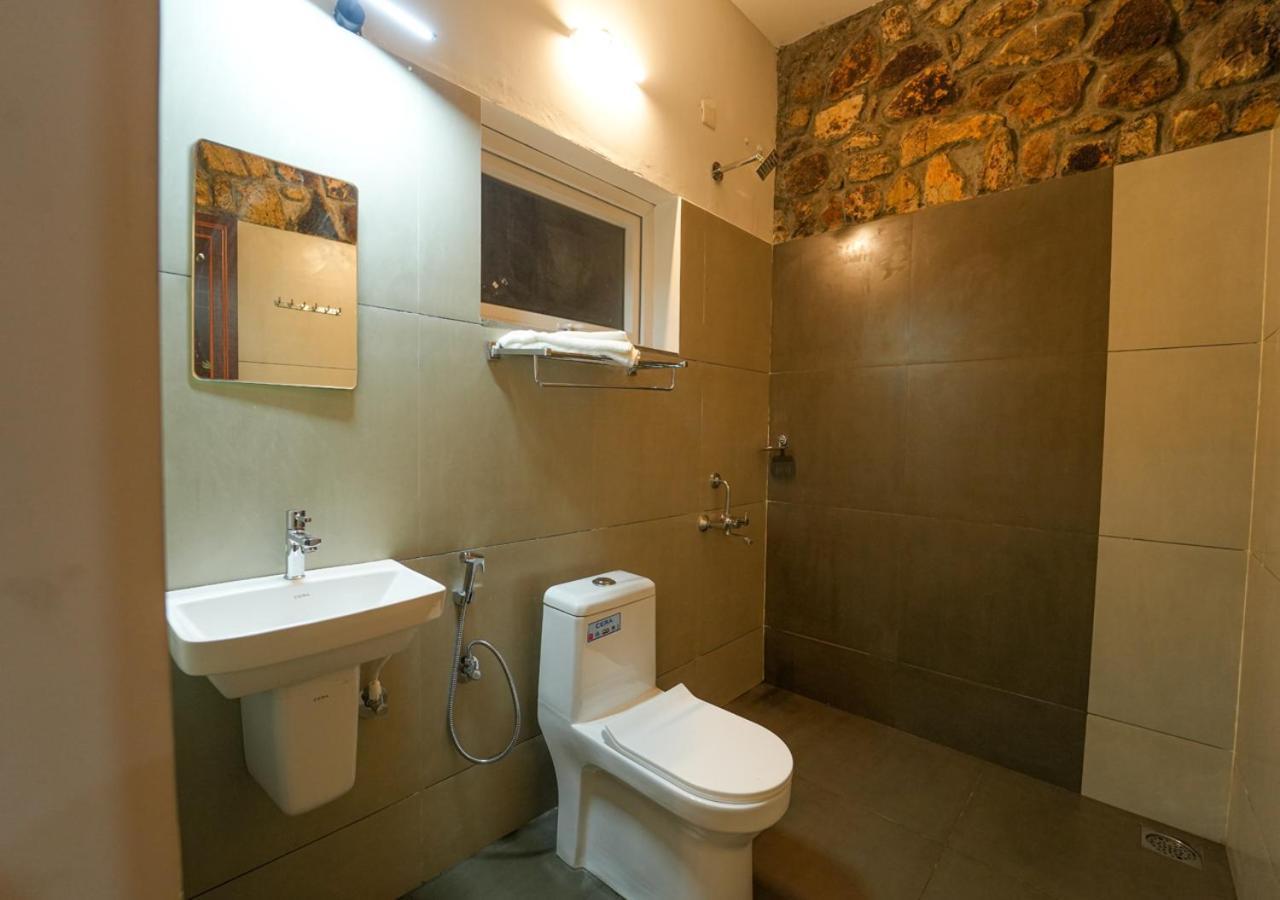 Tiyans Stone Castle Private Tea Villa Vagamon By Voye Homes Bagian luar foto