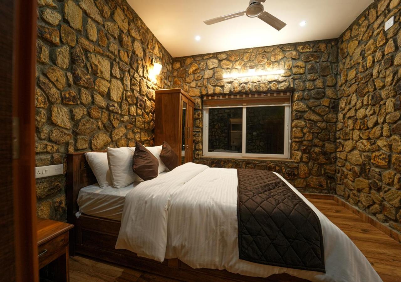 Tiyans Stone Castle Private Tea Villa Vagamon By Voye Homes Bagian luar foto