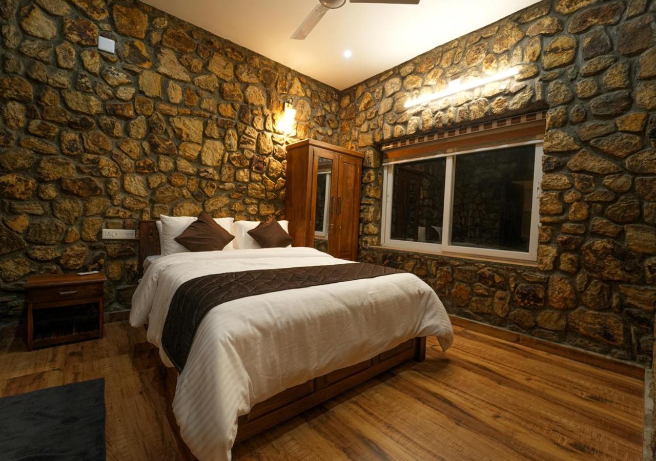 Tiyans Stone Castle Private Tea Villa Vagamon By Voye Homes Bagian luar foto