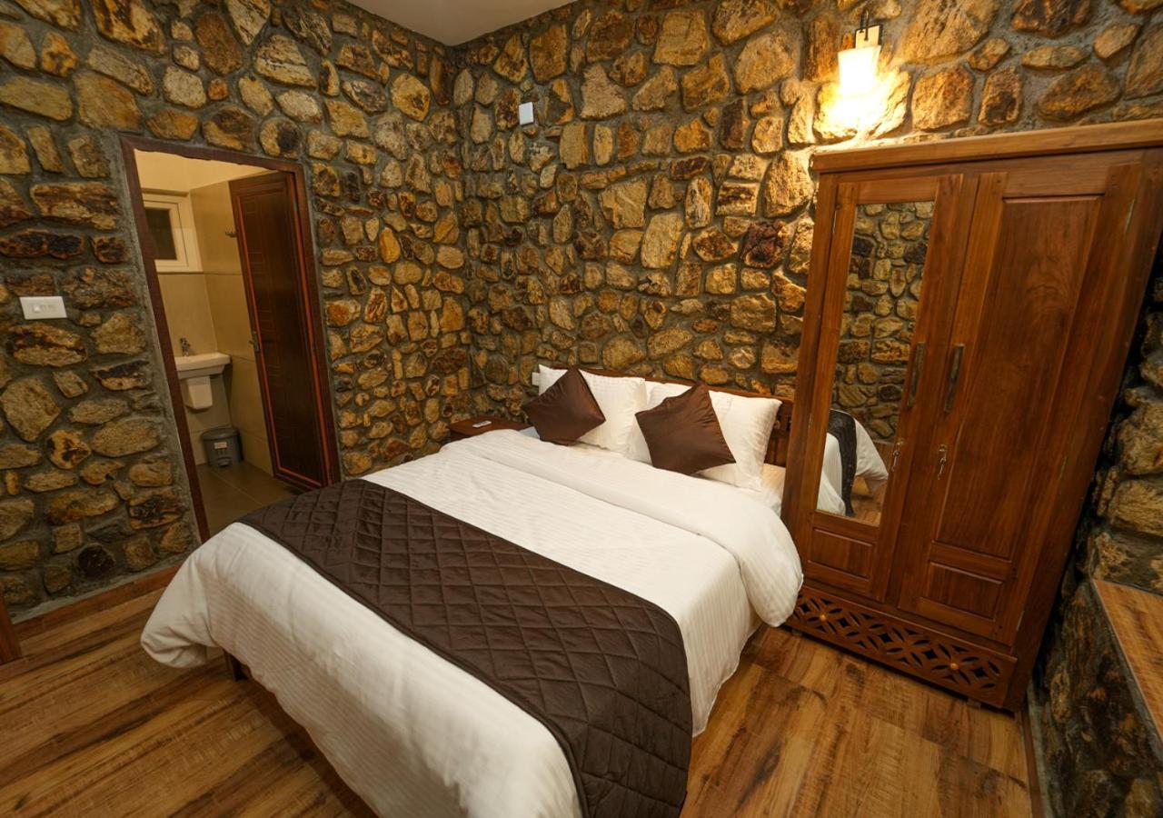 Tiyans Stone Castle Private Tea Villa Vagamon By Voye Homes Bagian luar foto