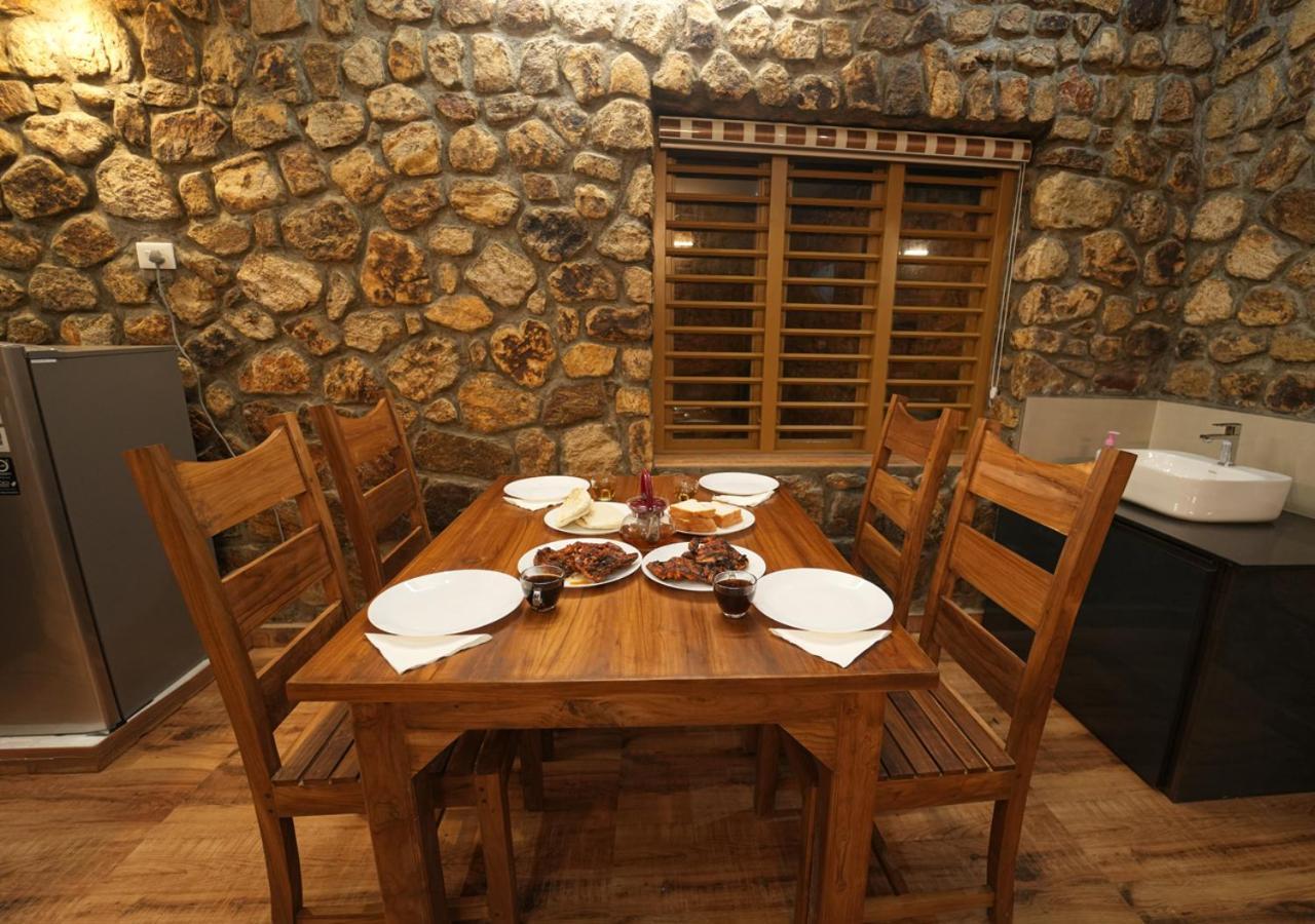 Tiyans Stone Castle Private Tea Villa Vagamon By Voye Homes Bagian luar foto