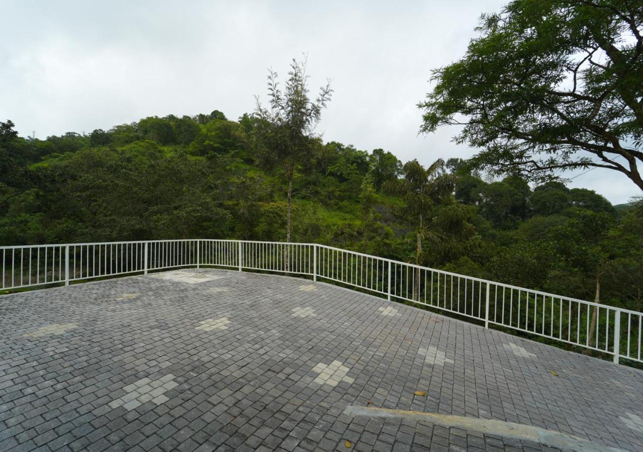 Tiyans Stone Castle Private Tea Villa Vagamon By Voye Homes Bagian luar foto